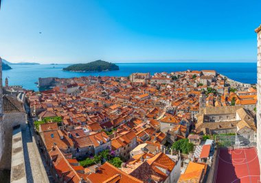 Eski Dubrovnik, Croati kentinin kırmızı çatılarının havadan görünüşü