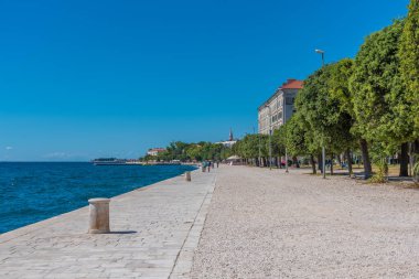 Hırvat kenti Zadar 'ın tarihi bölümünde Riva gezinti alanı