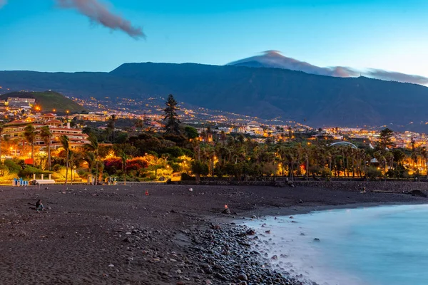 Playa del Castillo üzerinde gün batımı Puerto de la Cruz, Kanarya Adaları, İspanya.