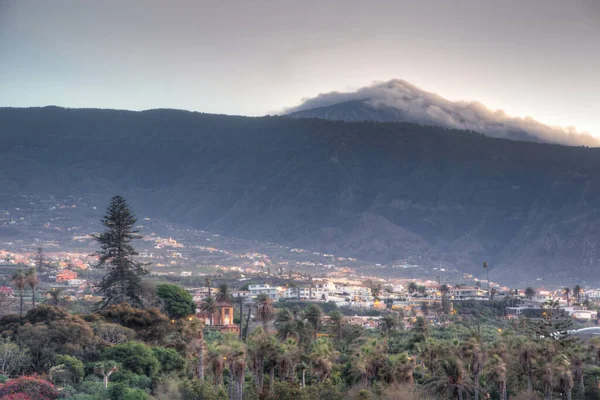 Puerto de la Cruz üzerinde gün batımı, Kanarya Adaları, İspanya.