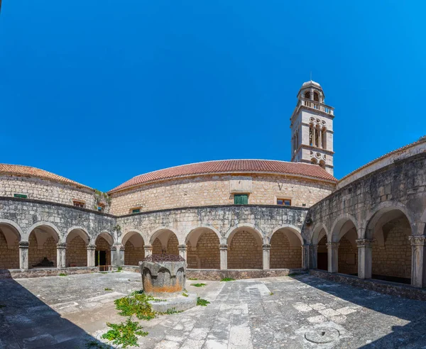 Claustro Mosteiro Franciscano Hvar Croati — Fotografia de Stock
