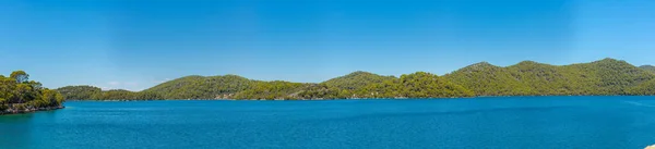 Água Azul Turquesa Veliko Jezero Parque Nacional Mljet Croati — Fotografia de Stock