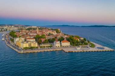 Hırvat kasabası Zadar 'ın günbatımı hava manzarası