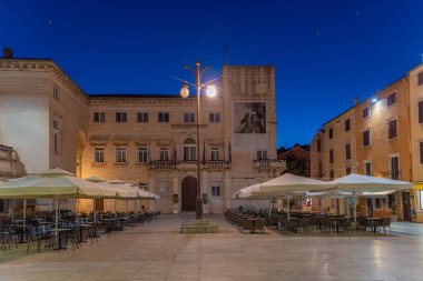 Hırvatistan 'ın Zadar kentindeki Narodni trg meydanının gün doğumu manzarası