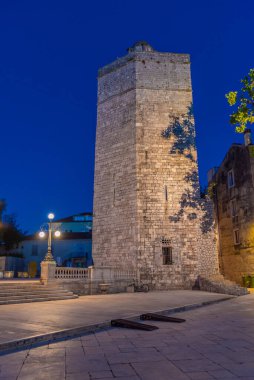 Hırvatistan 'ın Zadar kentindeki Kaptan' ın kulesinin gece görüşü