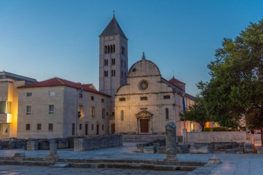 Hırvatistan 'ın Zadar kentindeki Aziz Marija Kilisesi' nin gün doğumu manzarası