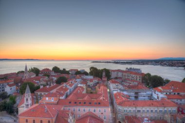 Zadar üzerine gün batımı, Hırvatistan 'ın Saint Anastasia katedrali Çan Kulesi' nden izlendi