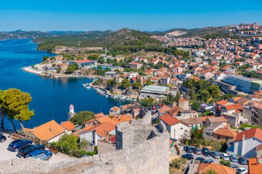 Hırvatistan 'ın Sibenik kentini geçen Krka nehrinin hava manzarası