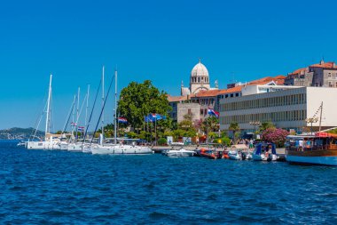 Saint James Katedrali ve Hırvatistan 'ın Sibenik limanı