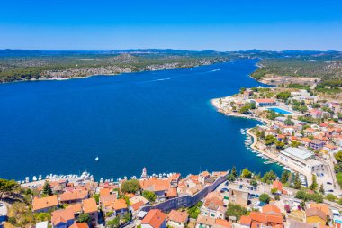 Hırvatistan 'ın Sibenik kentini geçen Krka nehrinin hava manzarası