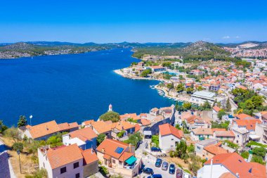 Hırvatistan 'ın Sibenik kentini geçen Krka nehrinin hava manzarası