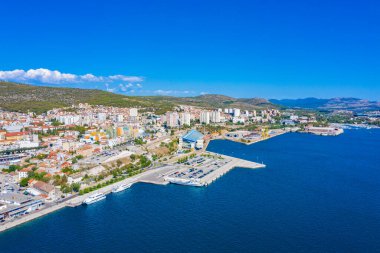 Hırvatistan 'ın Sibenik kentini geçen Krka nehrinin hava manzarası