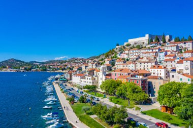 Sibenik 'in silueti ve Hırvatistan' ın Aziz Michael kalesi