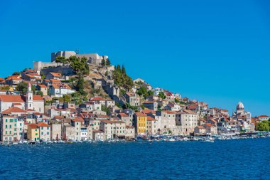 Aziz James katedrali ve Hırvatistan 'ın Aziz Michael kalesi ile Sibenik' in silueti