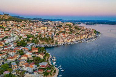 Hırvat kenti Sibenik 'in günbatımı manzarası