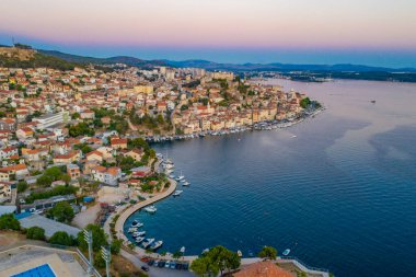 Hırvat kenti Sibenik 'in günbatımı manzarası