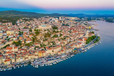 Hırvat kenti Sibenik 'in günbatımı manzarası