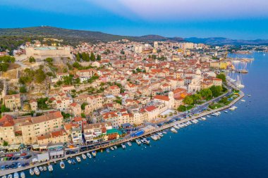 Hırvat kenti Sibenik 'in günbatımı manzarası