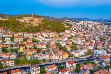 Hırvatistan 'ın Sibenik kentindeki Saint John kalesinin hava manzarası