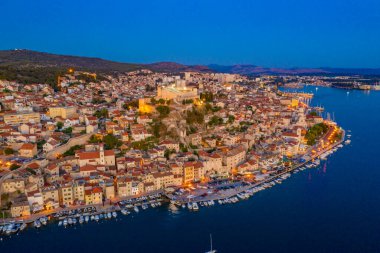 Hırvat kenti Sibenik 'in günbatımı manzarası