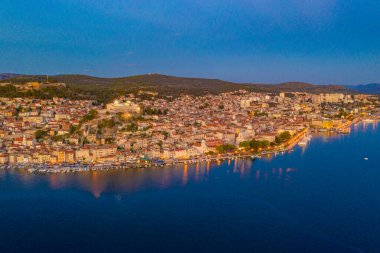 Hırvat kenti Sibenik 'in günbatımı manzarası