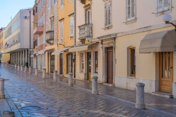 Vista Una Calle Peatonal Casco Antiguo Zadar Croacia — Foto de Stock