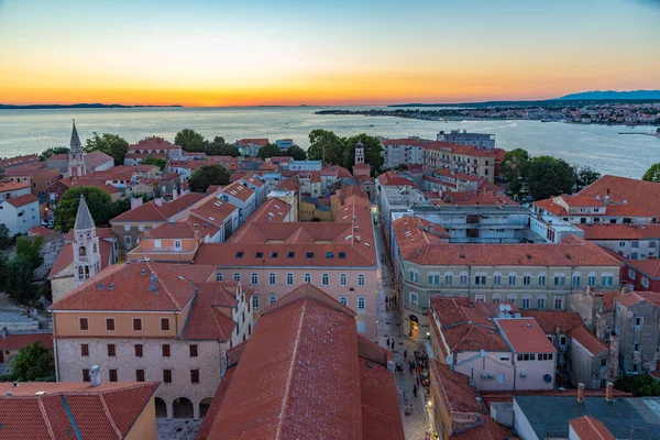 Zadar üzerine gün batımı, Hırvatistan 'ın Saint Anastasia katedrali Çan Kulesi' nden izlendi