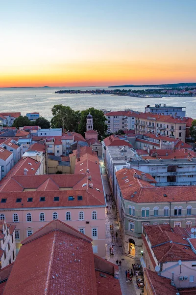 Zadar üzerine gün batımı, Hırvatistan 'ın Saint Anastasia katedrali Çan Kulesi' nden izlendi