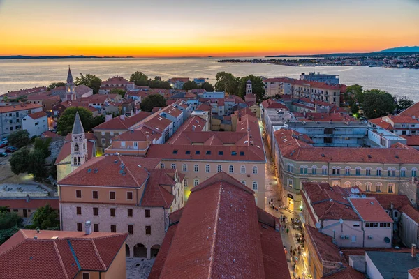 Zadar üzerine gün batımı, Hırvatistan 'ın Saint Anastasia katedrali Çan Kulesi' nden izlendi