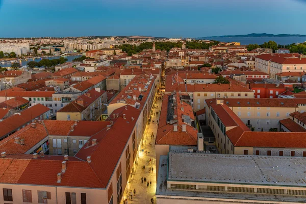 Hırvatistan 'ın Zadar ve Siroka ulica kentinde gün batımı manzarası