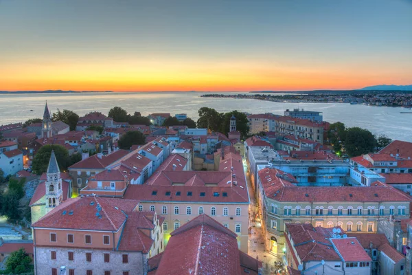 Zadar üzerine gün batımı, Hırvatistan 'ın Saint Anastasia katedrali Çan Kulesi' nden izlendi