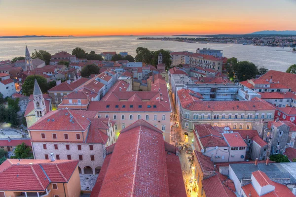 Zadar üzerine gün batımı, Hırvatistan 'ın Saint Anastasia katedrali Çan Kulesi' nden izlendi