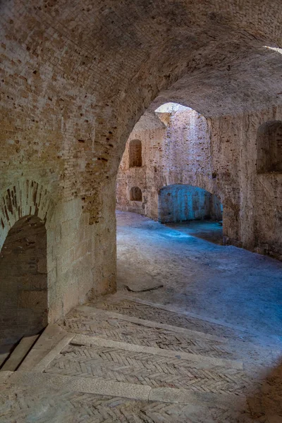 Hırvatistan 'ın Sibenik kentindeki Saint Nicholas kalesinde kasa