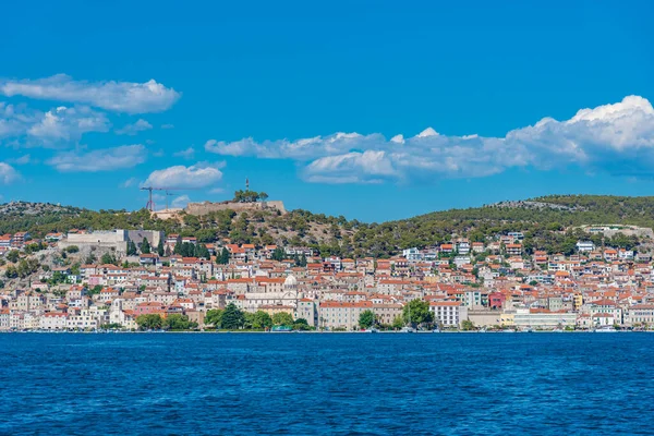 Panorama Cidade Croata Sibenik Durante Dia Ensolarado — Fotografia de Stock