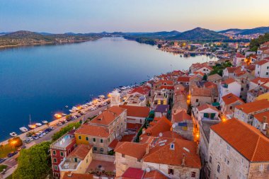 Hırvatistan 'ın Sibenik kentini geçen Krka nehrinin hava manzarası