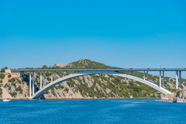 Hırvatistan 'daki Krka Nehri üzerindeki köprü