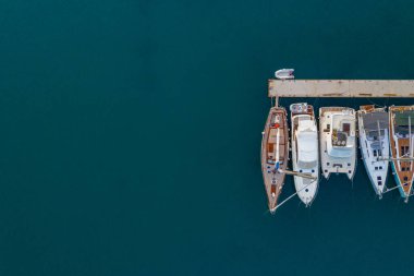 Hırvatistan 'ın Trogir kentinde demirleyen yatların yukarıdan çekimleri