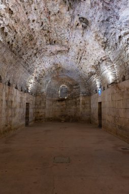 Hırvat kentindeki Diocletian Sarayı 'nın taş mahzenleri bölündü