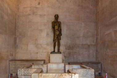 Hırvat kentinde Jüpiter Tapınağı bölündü