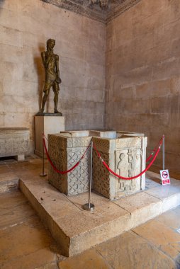 Hırvat kentinde Jüpiter Tapınağı bölündü