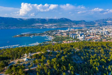 Hırvatistan 'daki Marjan tepesinden Split' in hava manzarası