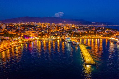 Hırvat kentinin gece hava görüntüsü