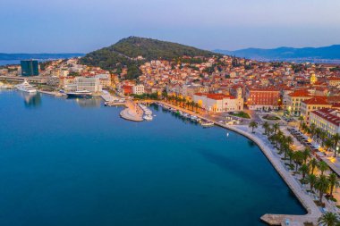 Hırvatistan 'ın Split kentinde Marjan tepesinin gündoğumu manzarası