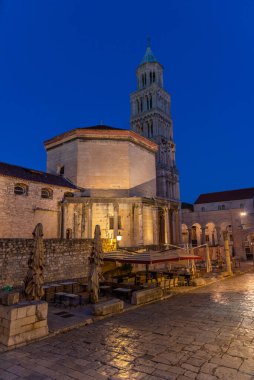 Hırvatistan 'ın Split kentindeki Aziz Domnius katedralinin gün doğumu manzarası