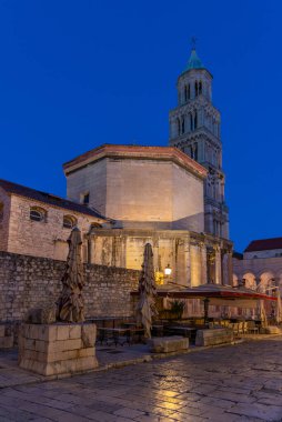 Hırvatistan 'ın Split kentindeki Aziz Domnius katedralinin gün doğumu manzarası