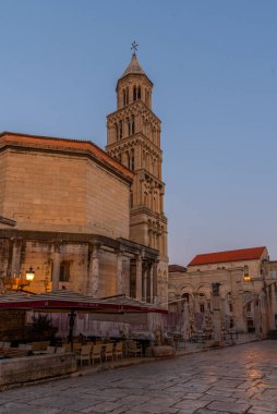 Hırvatistan 'ın Split kentindeki Aziz Domnius katedralinin gün doğumu manzarası