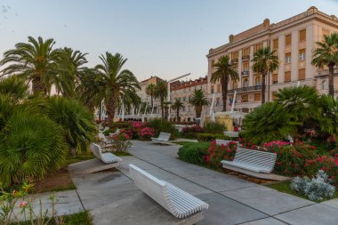 Hırvatistan 'ın Marjan Tepesi ile Split' teki Riva gezinti alanında gün doğumu