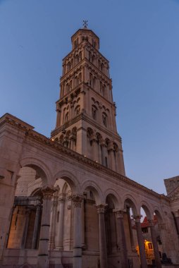 Hırvatistan 'ın Split kentindeki Aziz Domnius katedralinin gün doğumu manzarası