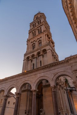 Hırvatistan 'ın Split kentindeki Aziz Domnius katedralinin gün doğumu manzarası