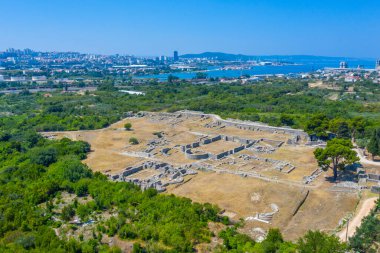 Hırvatistan 'ın Split kenti yakınlarındaki antik Salona' nın havadan görünüşü